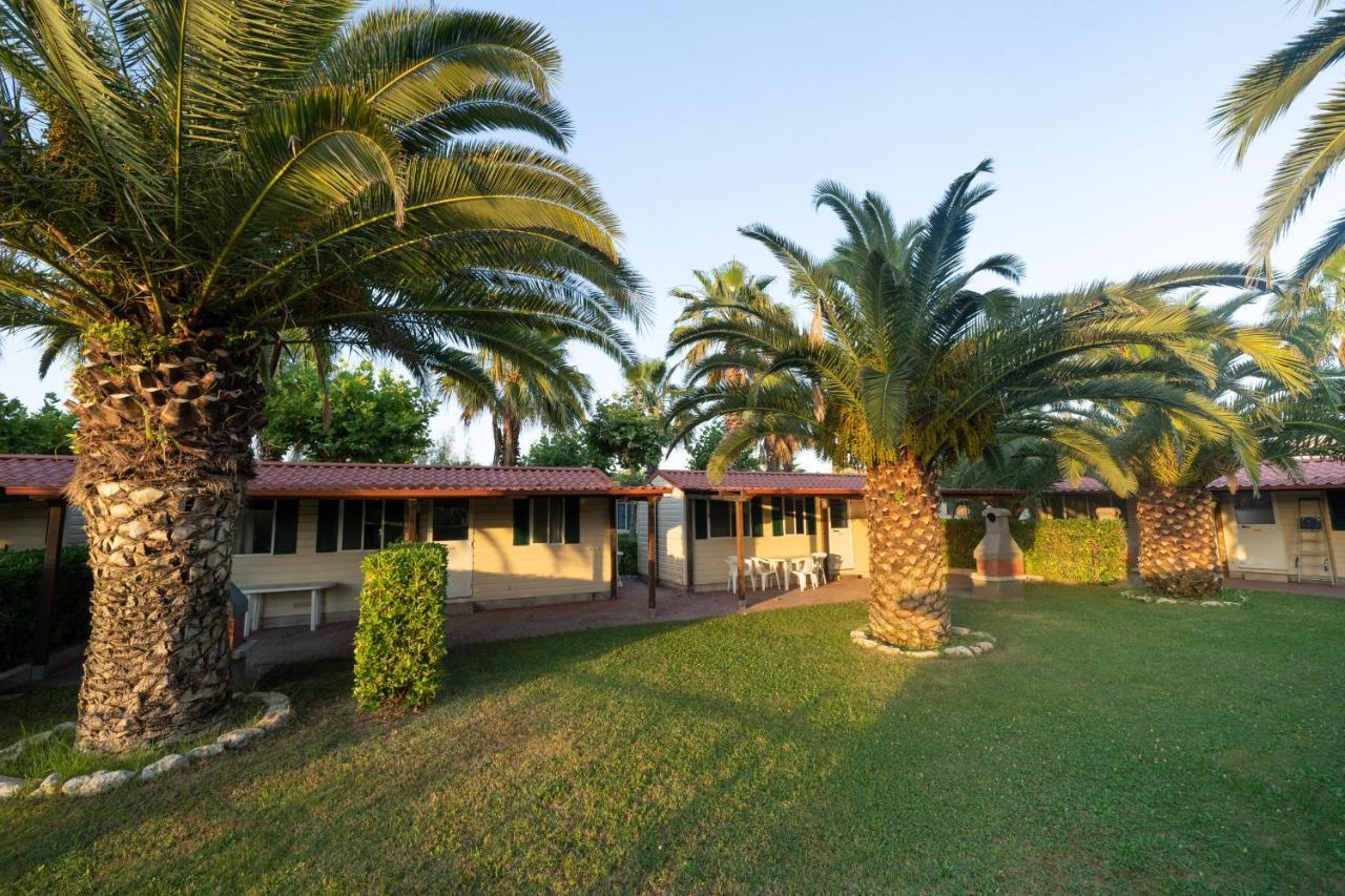 Village Lake Placid Silvi Marina Exterior photo